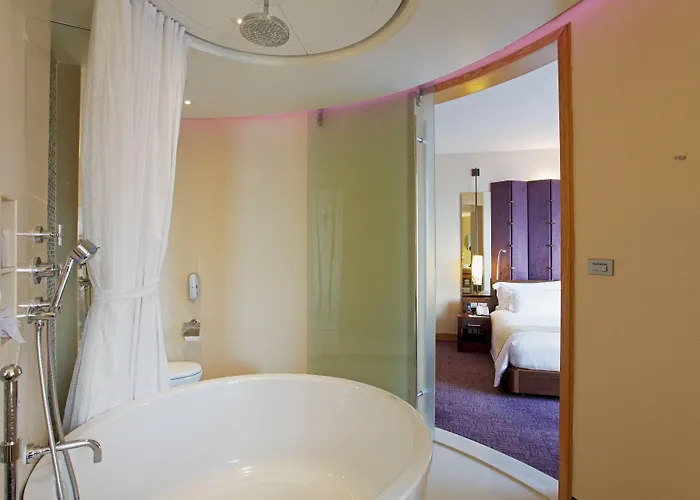 Centara Grand At Centralworld 5*
